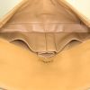 Bolso de mano Chanel East West en cuero acolchado beige - Detail D2 thumbnail