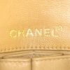 Bolso de mano Chanel East West en cuero acolchado beige - Detail D3 thumbnail