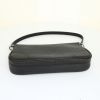 Louis Vuitton Ségur pouch in black epi leather - Detail D4 thumbnail
