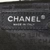 Chanel Fold-over handbag in black leather - Detail D3 thumbnail
