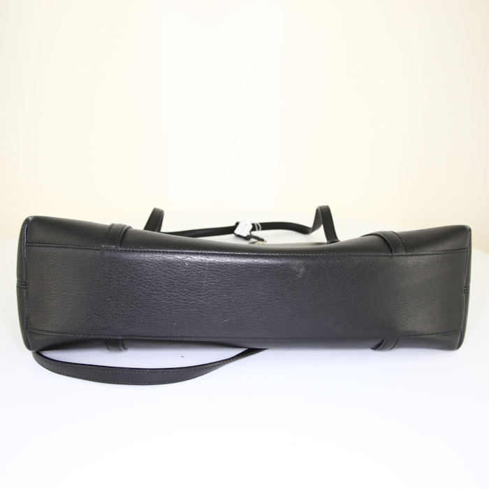 Cartier Cabochon bag worn on the shoulder or carried in the hand in black grained leather - Detail D4