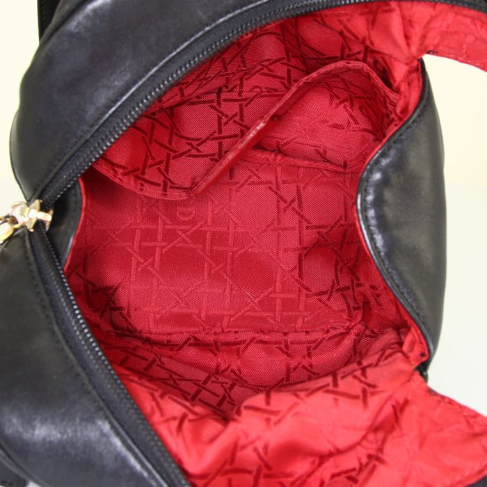 Mochila Dior Vintage en cuero negro - Detail D2