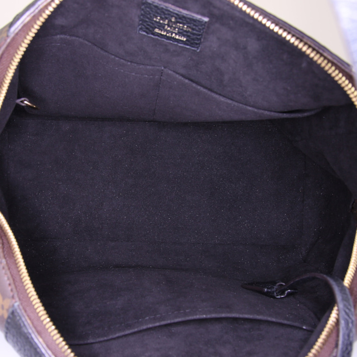 Bolso de mano Louis Vuitton Retiro en lona Monogram marrón y cuero negro - Detail D3