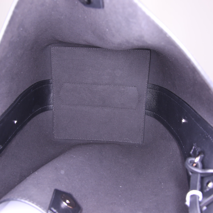 Givenchy Infinity shopping bag in black smooth leather - Detail D2