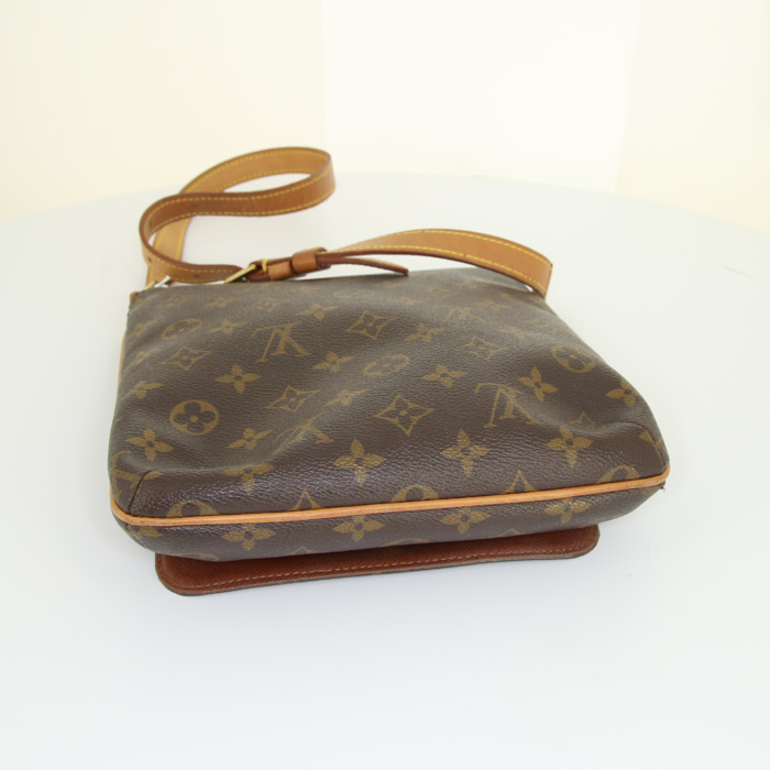 Bolso para llevar al hombro Louis Vuitton Musette Salsa modelo pequeño en lona Monogram marrón y cuero natural - Detail D4