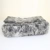 Bolso de mano Chanel Timeless Maxi Jumbo en tejido de lana negro y blanco - Detail D5 thumbnail