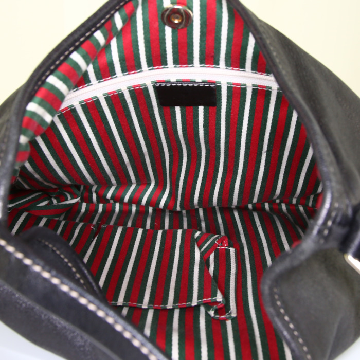 Sac à main Gucci Britt en cuir noir - Detail D2