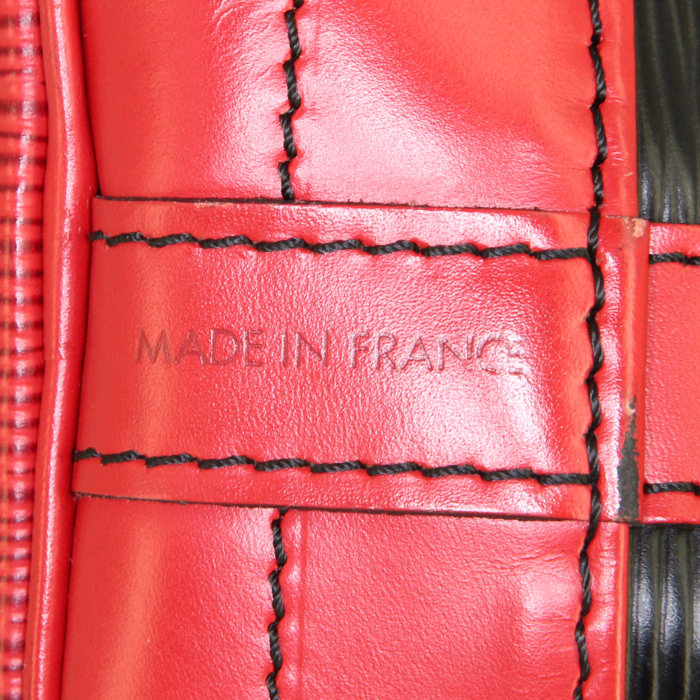 Sac cabas Louis Vuitton grand Noé en cuir épi bicolore noir et rouge - Detail D4