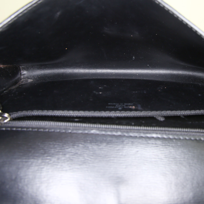 Louis Vuitton Arche shoulder bag in black epi leather - Detail D2