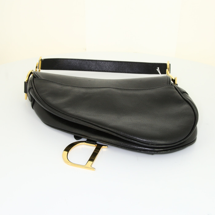 Sac à main Dior Saddle en cuir noir - Detail D4