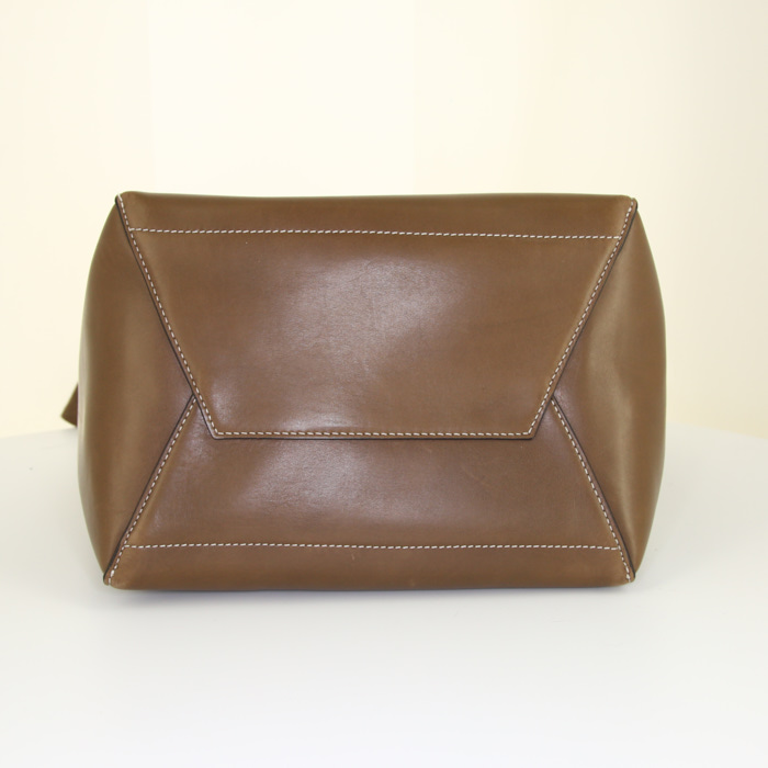 Céline Sac Sangle shoulder bag in brown smooth leather - Detail D4