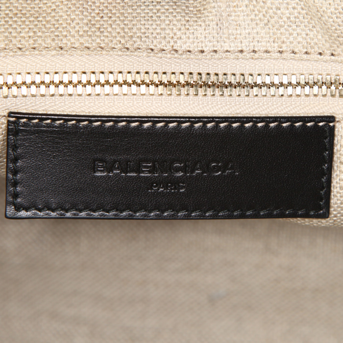 Balenciaga shopping bag in black leather - Detail D4
