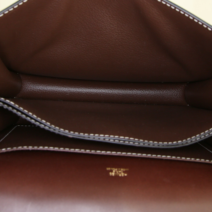 Bolso bandolera Hermès Roulis en cuero swift marrón chocolate - Detail D2