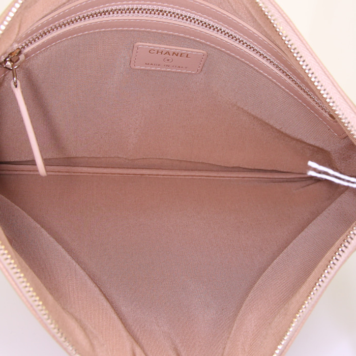 Pochette Chanel in pelle beige - Detail D2