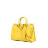 Bolso de mano Yves Saint Laurent Chyc modelo mediano en cuero amarillo - 00pp thumbnail