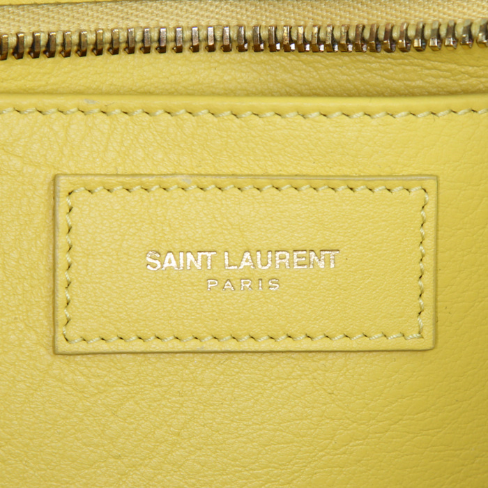 Sac à main Yves Saint Laurent Chyc moyen modèle en cuir jaune - Detail D4