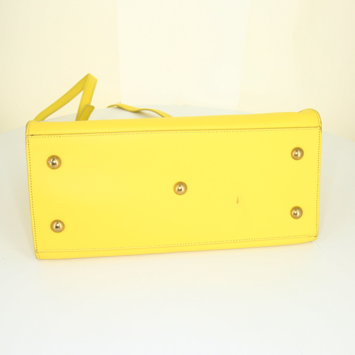 Bolso de mano Yves Saint Laurent Chyc modelo mediano en cuero amarillo - Detail D5