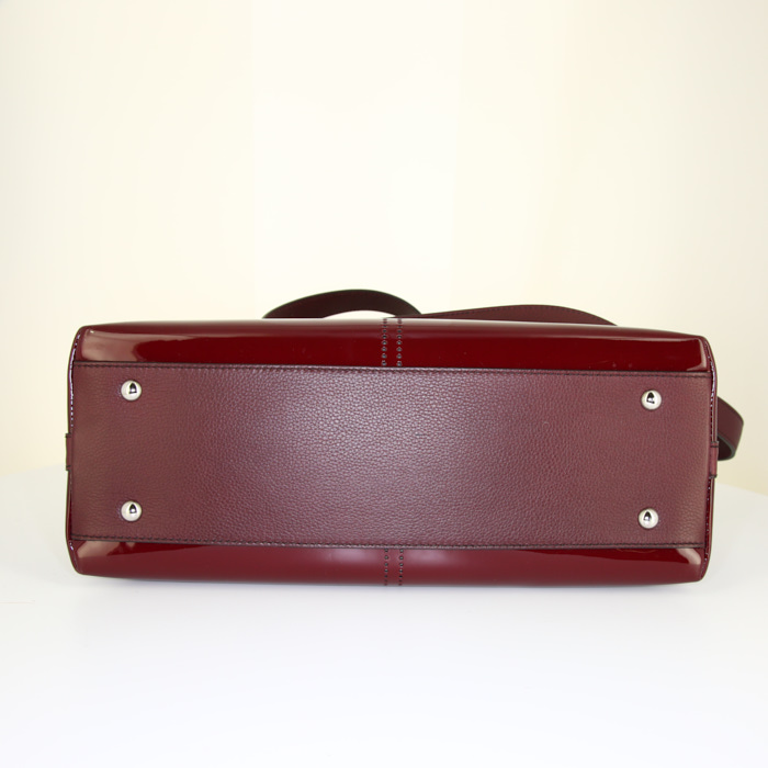 Cartier Marcello bag worn on the shoulder or carried in the hand in burgundy patent leather and burgundy leather - Detail D5