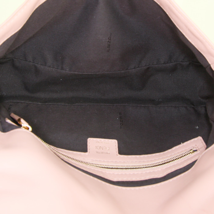 Fendi Large Baguette shoulder bag in quilted leather - Detail D3