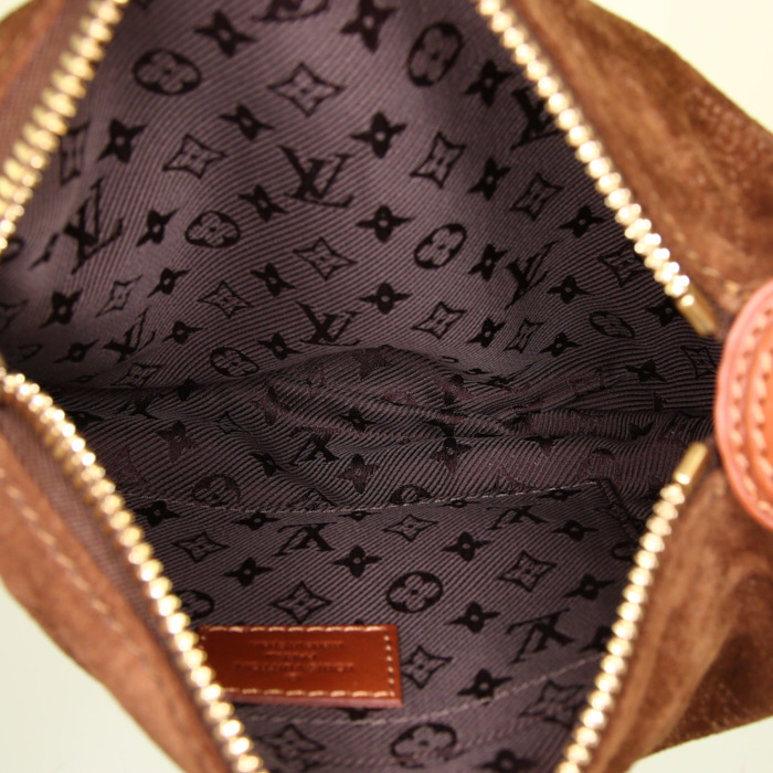 Louis Vuitton Onatah bag worn on the shoulder or carried in the hand in brown monogram suede and brown leather - Detail D2