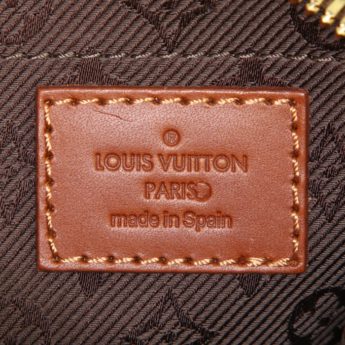 Sac porté épaule ou main Louis Vuitton Onatah en daim monogram marron et cuir marron - Detail D3