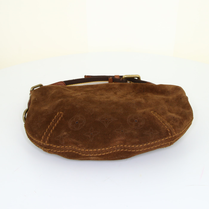 Louis Vuitton Onatah bag worn on the shoulder or carried in the hand in brown monogram suede and brown leather - Detail D4