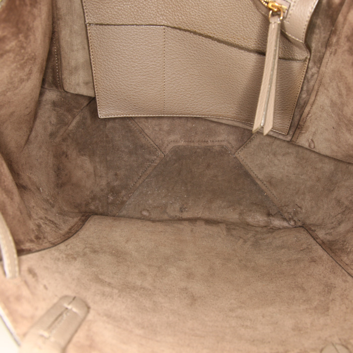 Sac cabas Celine Cabas Phantom en cuir grainé taupe - Detail D2