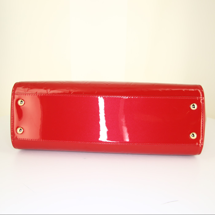 Bolso de mano Louis Vuitton Brea en charol Monogram rojo - Detail D5
