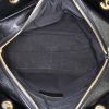 Sac bandoulière Chanel Shopping PTT en cuir grainé matelassé noir - Detail D2 thumbnail