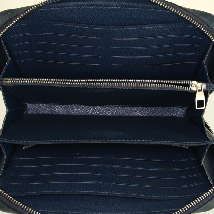 Louis Vuitton Organizer wallet in blue taiga leather - Detail D2