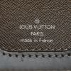 Porte-documents Louis Vuitton Robusto en cuir taiga marron - Detail D3 thumbnail