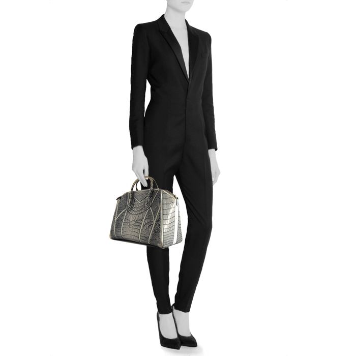 Borsa da spalla o a mano Givenchy Antigona in pelle grigia simil coccodrillo - Detail D1