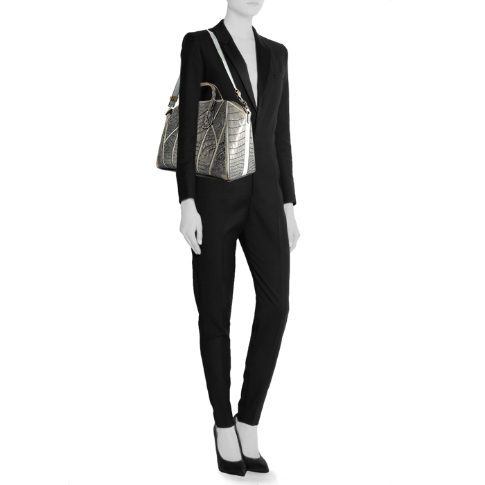 Borsa da spalla o a mano Givenchy Antigona in pelle grigia simil coccodrillo - Detail D2