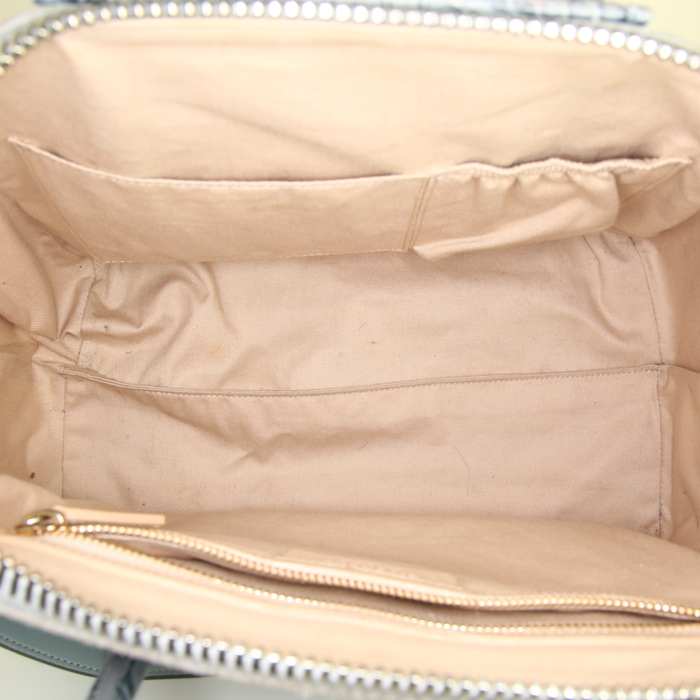 Borsa da spalla o a mano Givenchy Antigona in pelle grigia simil coccodrillo - Detail D3