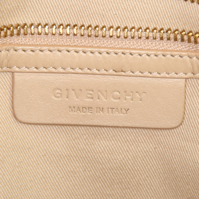 Borsa da spalla o a mano Givenchy Antigona in pelle grigia simil coccodrillo - Detail D4