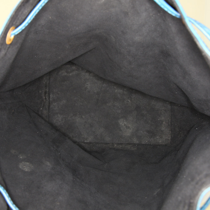 Sac cabas Louis Vuitton grand Noé grand modèle en cuir épi bleu - Detail D2