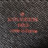 Borsa portadocumenti Louis Vuitton Ambassadeur in pelle Epi nera - Detail D3 thumbnail