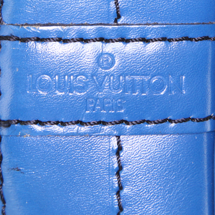 Sac cabas Louis Vuitton Noé grand modèle en cuir épi bleu - Detail D3