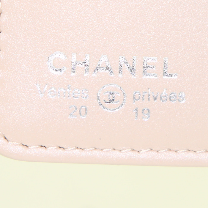Billetera Chanel en cuero granulado beige - Detail D3