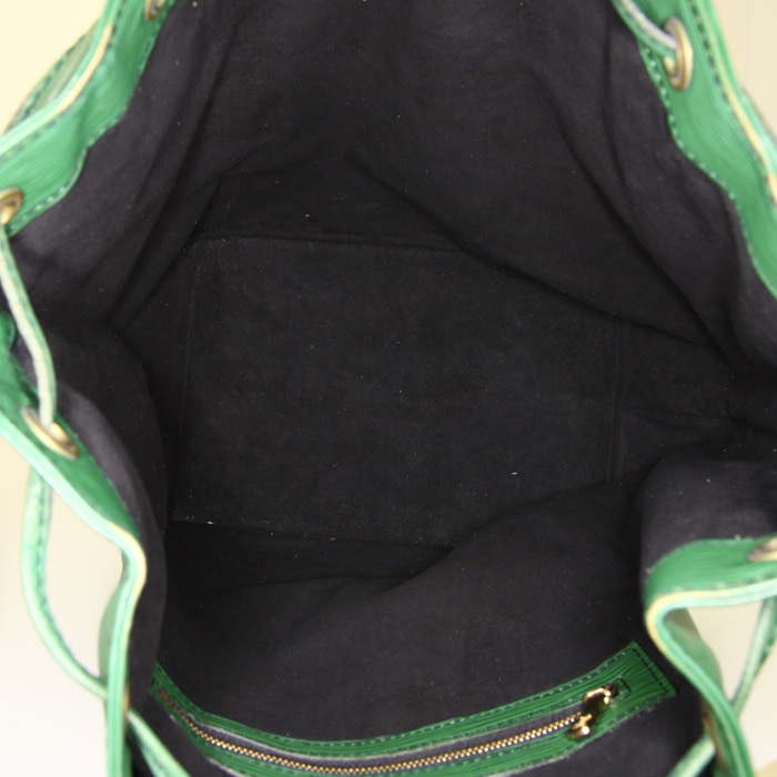 Louis Vuitton grand Noé large model shopping bag in green epi leather - Detail D2