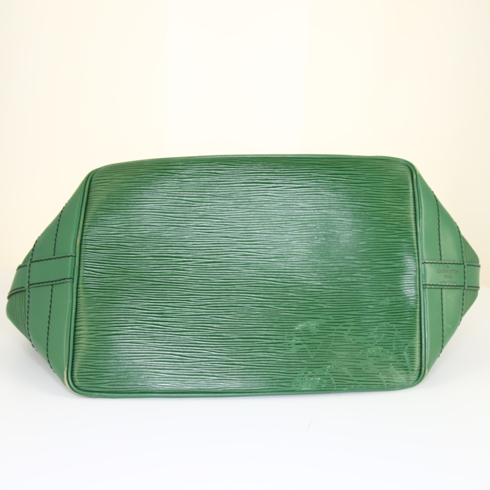 Louis Vuitton grand Noé large model shopping bag in green epi leather - Detail D4