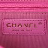 Bolso de mano Chanel Timeless en cuero acolchado rosa - Detail D4 thumbnail