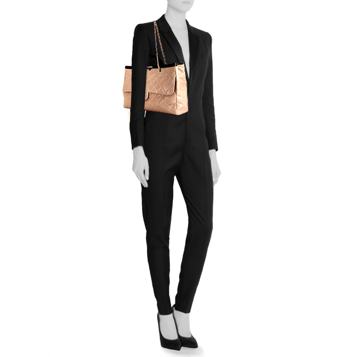 Bolso de CC Delivey Chanel en cuero acolchado beige - Detail D1