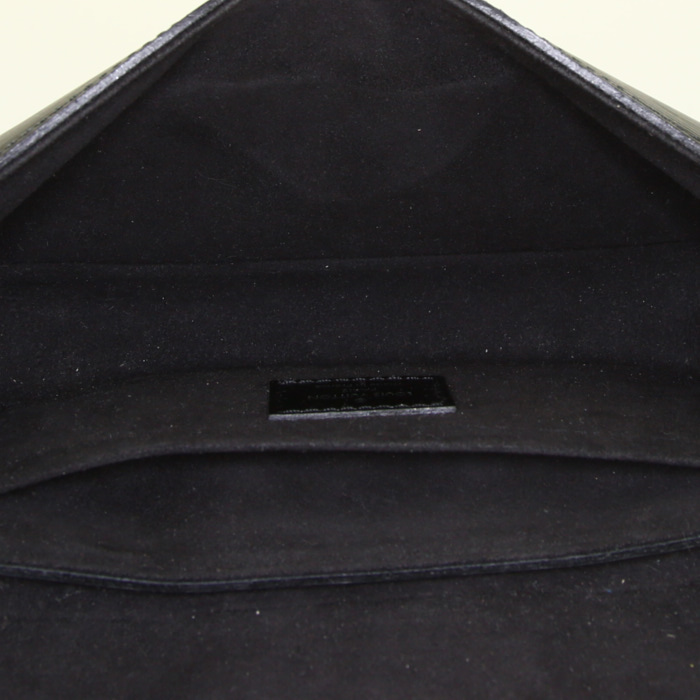 Louis Vuitton Montaigne pouch in black epi leather - Detail D2