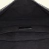 Bolsito de mano Louis Vuitton Montaigne en cuero Epi negro - Detail D2 thumbnail