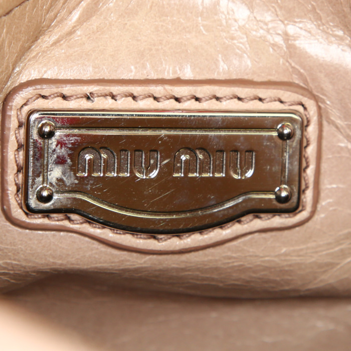Sac à main Miu Miu en cuir rose - Detail D4