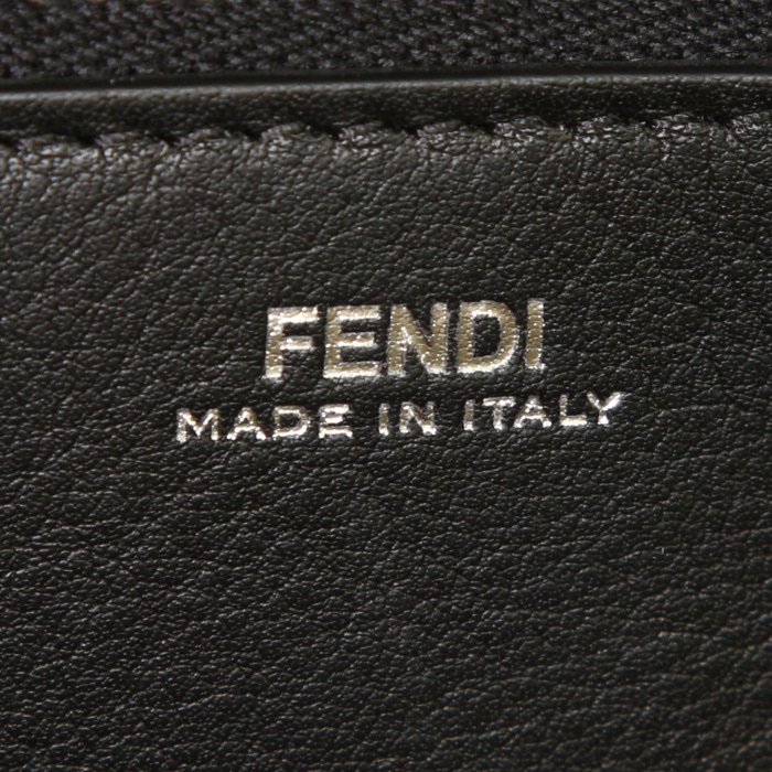 Sac porté épaule ou main Fendi Dotcom grand modèle en cuir beige - Detail D4