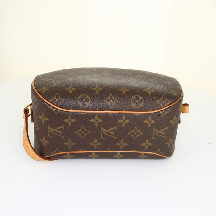 Sac bandoulière Louis Vuitton Blois en toile monogram enduite marron et cuir naturel - Detail D4