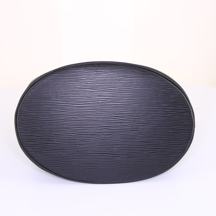 Sac cabas Louis Vuitton Bucket en cuir épi noir - Detail D4