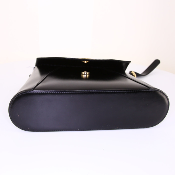 Saint Laurent shoulder bag in black leather - Detail D4